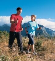 Nordic Walking, fit mit zwei Stöcken